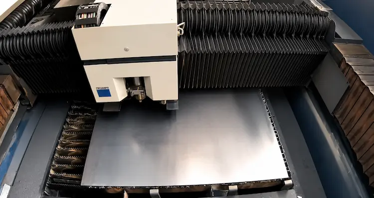 Cięcie laserowe i prasy krawędziowe CNC